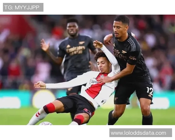 友谊赛波尔图与阿森纳战成平局帽子戏法引发争议判罚热议