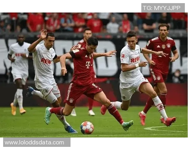 德甲激战拜仁与尤文图斯握手言和乌龙球引发争议判罚引爆全场气氛 德甲激战拜仁与尤文图斯握手言和乌龙球引发争议判罚引爆全场气氛