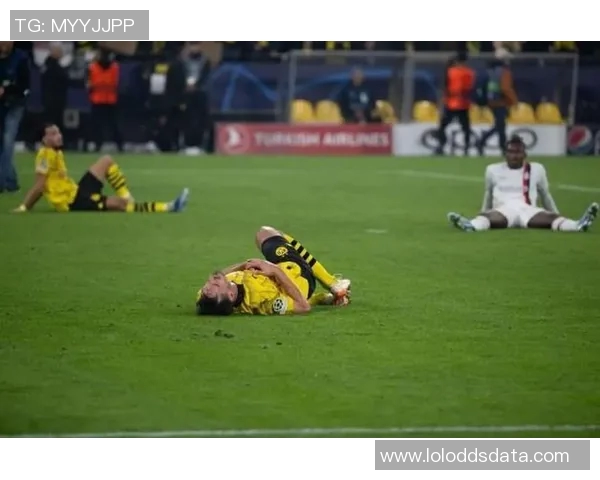 友谊赛精彩对决AC米兰与多特蒙德战成平局绝杀瞬间引发全场欢呼