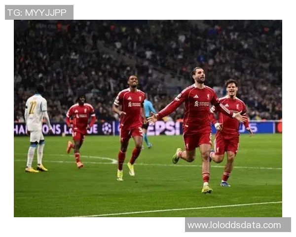 友谊赛精彩回顾：里昂逆转曼联乌龙球成比赛转折点